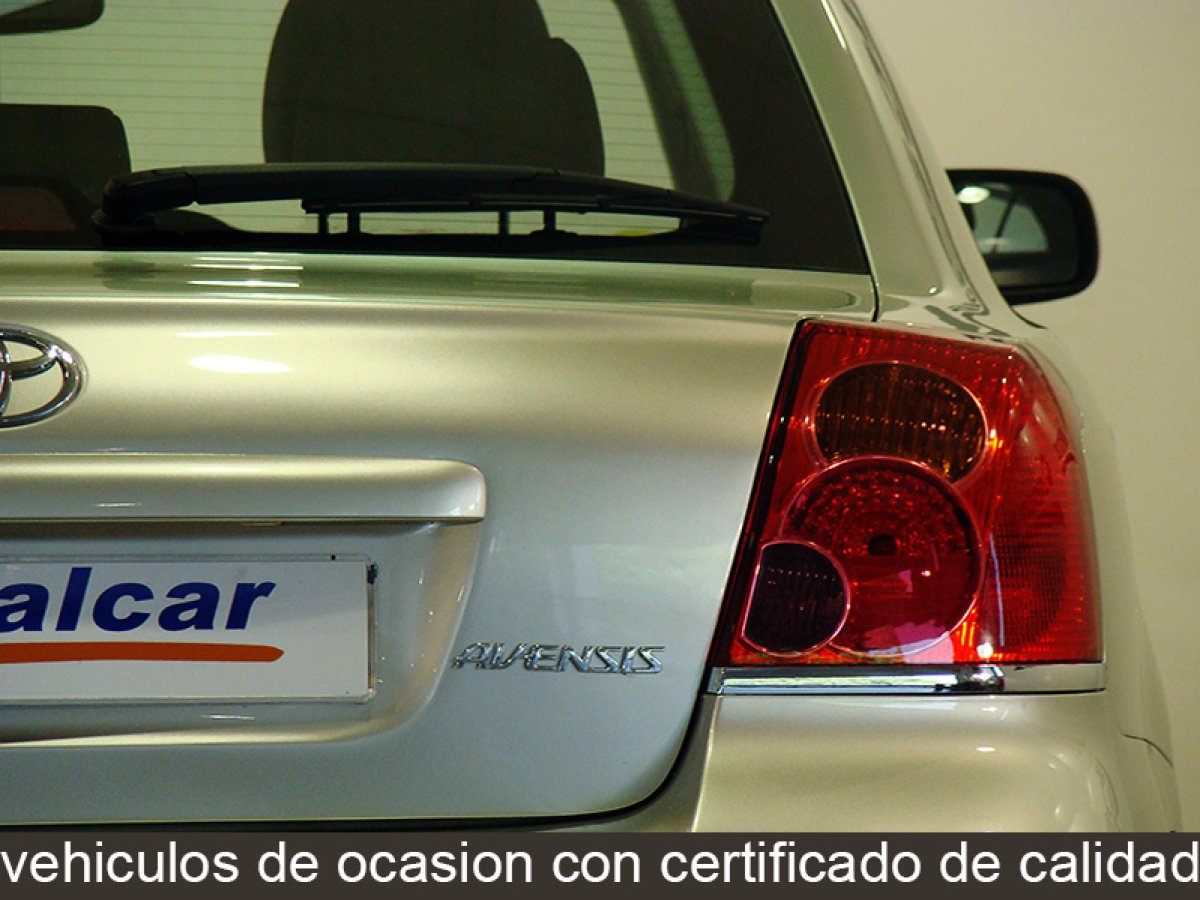 Foto Toyota Avensis 13