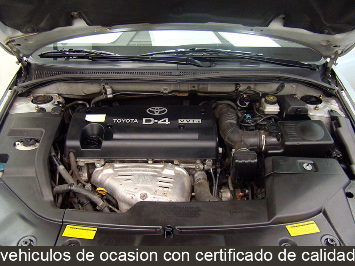 Foto Toyota Avensis 14