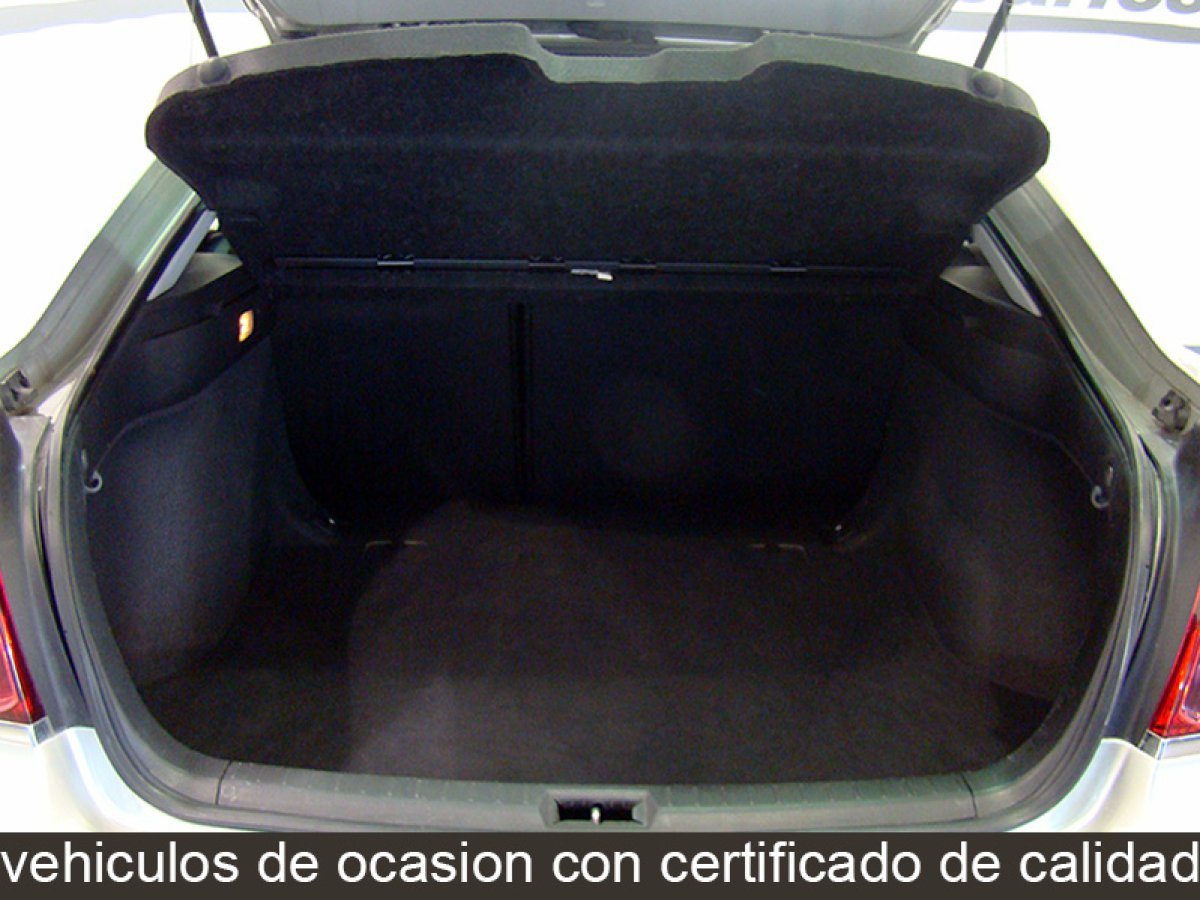 Foto Toyota Avensis 15