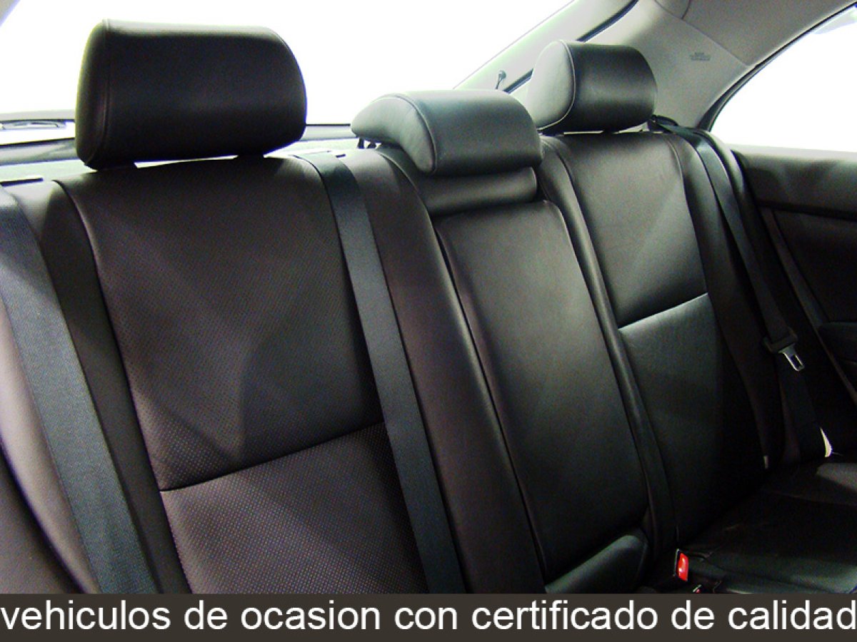 Foto Toyota Avensis 19