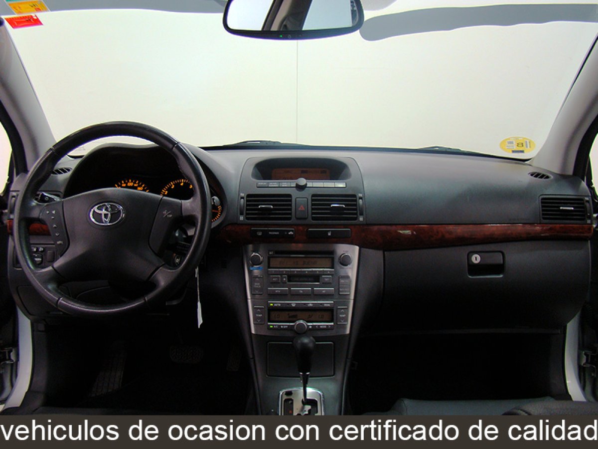 Foto Toyota Avensis 23