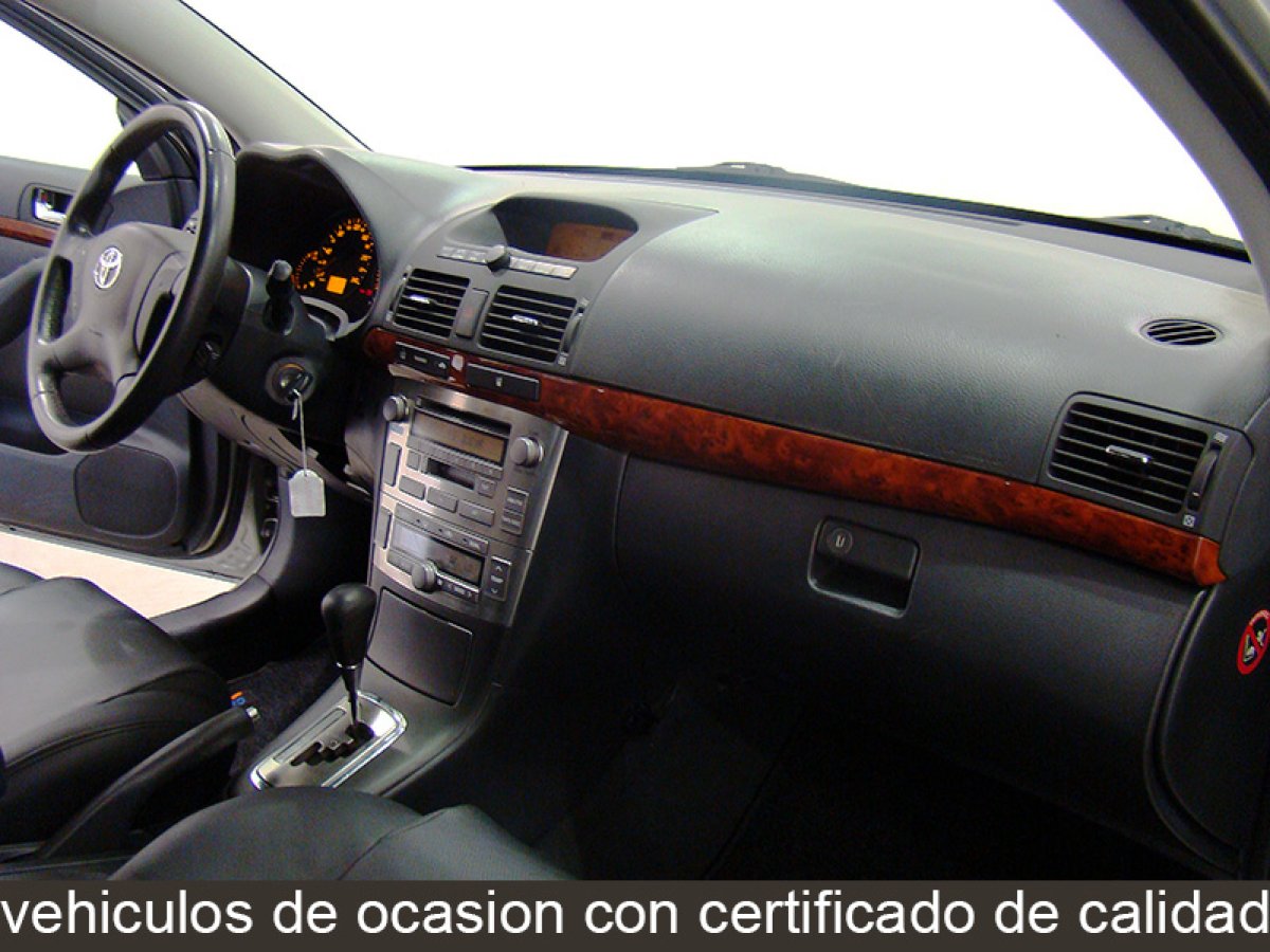 Foto Toyota Avensis 24