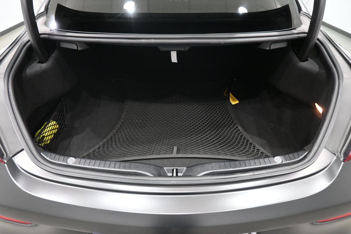 Foto Mercedes-Benz C 8