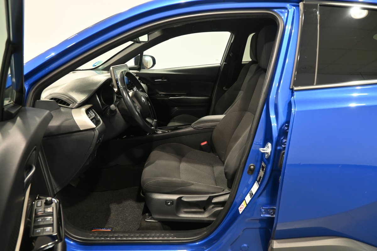 Foto Toyota C-HR 10