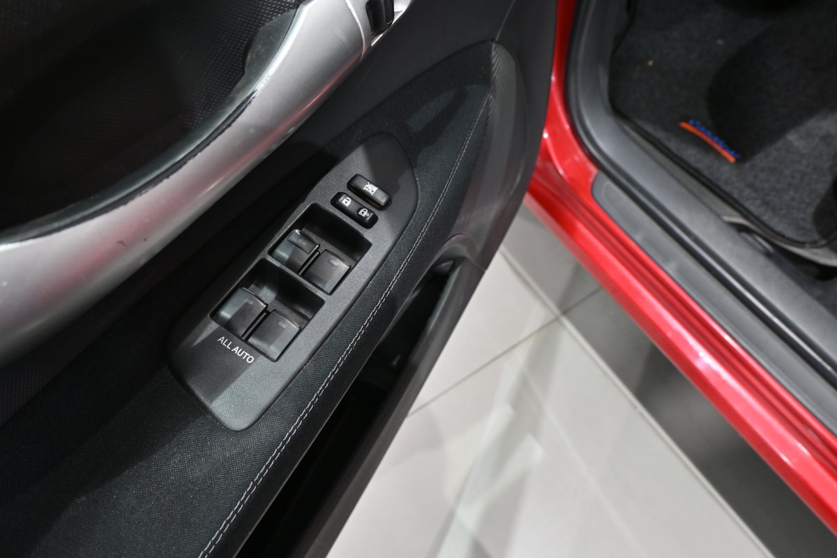 Foto Toyota Auris 25