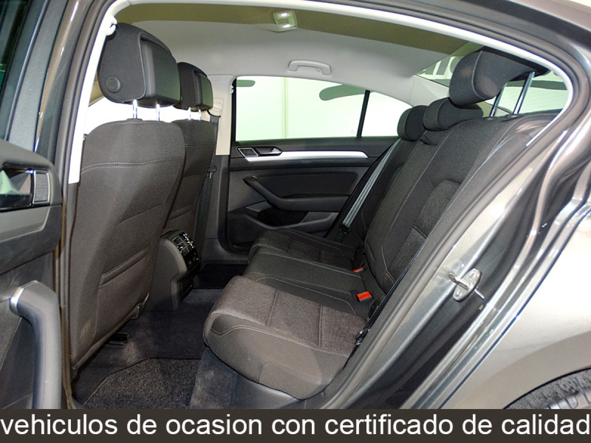 Foto Volkswagen Passat 15