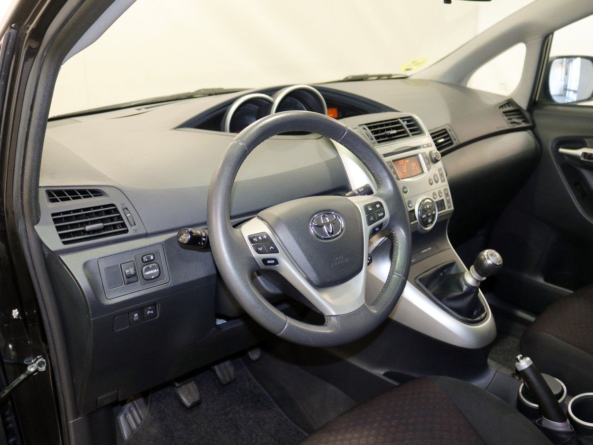Foto Toyota Verso 17