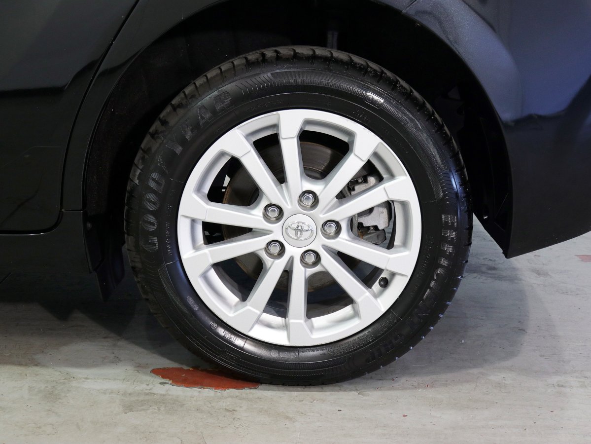 Foto Toyota Verso 28