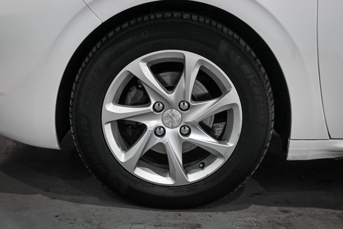 Foto Peugeot 208 32