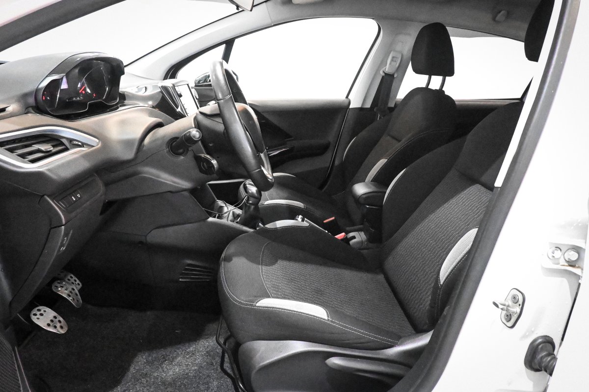 Foto Peugeot 208 11