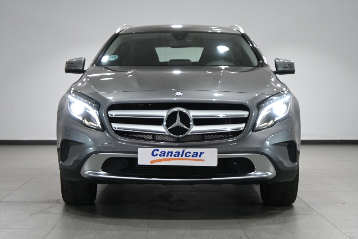 Foto Mercedes-Benz GLA 2