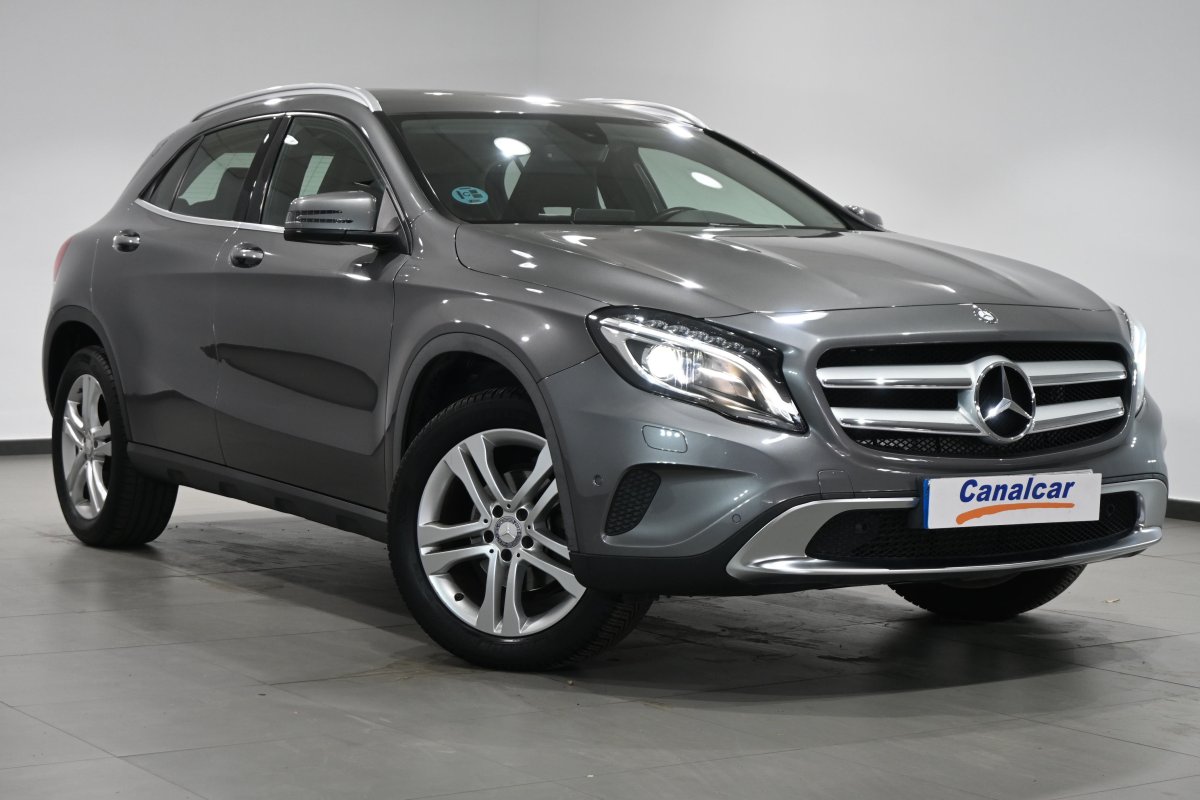 Foto Mercedes-Benz GLA 3
