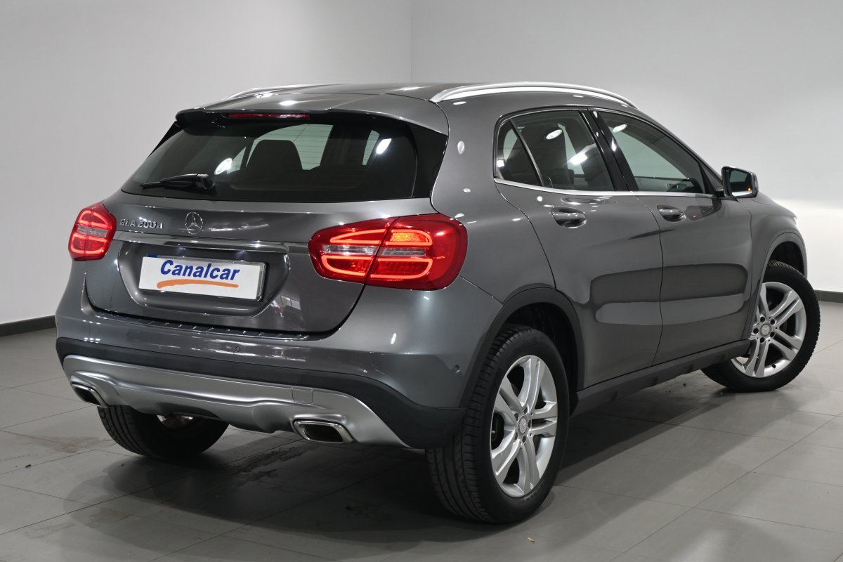 Foto Mercedes-Benz GLA 4