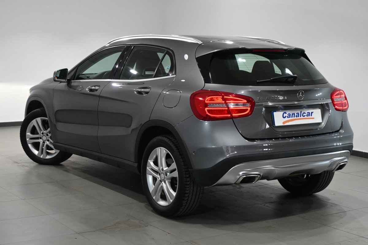 Foto Mercedes-Benz GLA 6