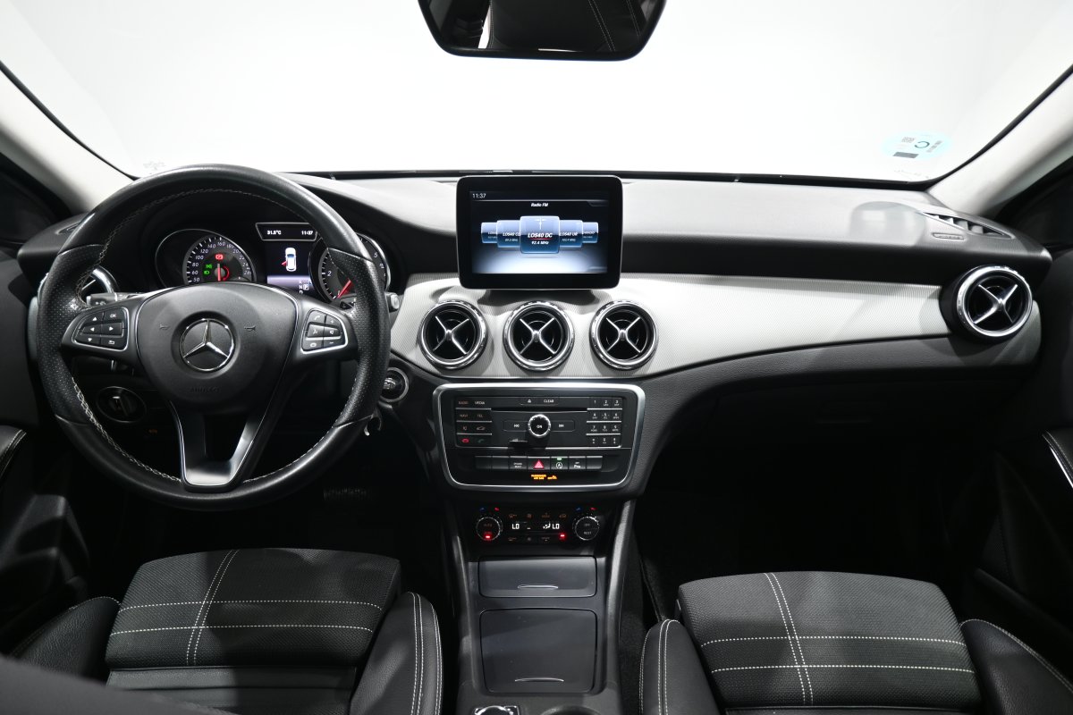 Foto Mercedes-Benz GLA 18