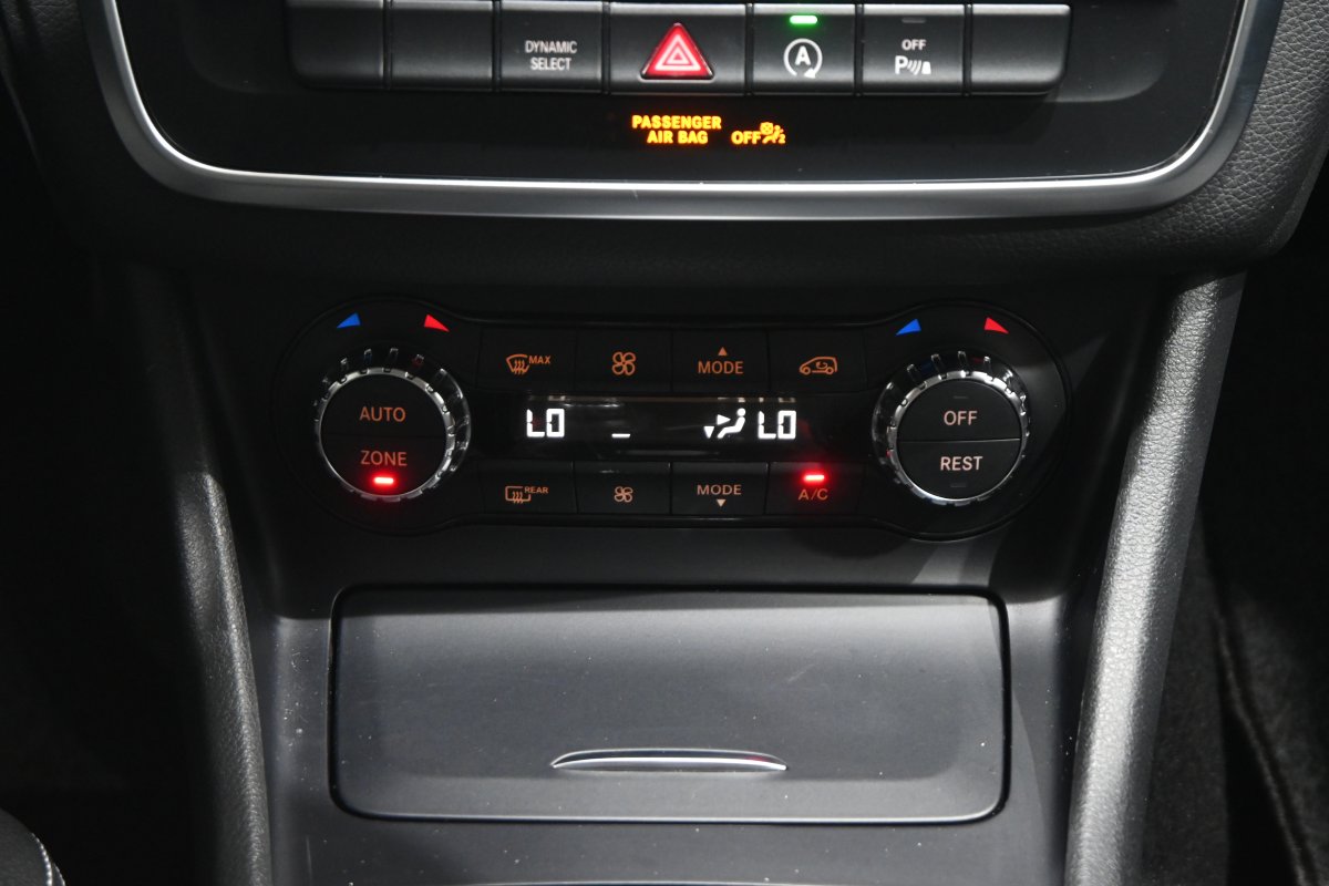 Foto Mercedes-Benz GLA 17