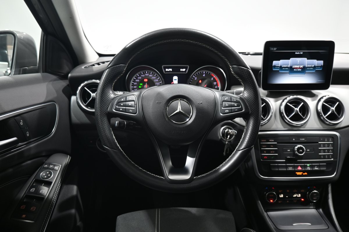 Foto Mercedes-Benz GLA 19