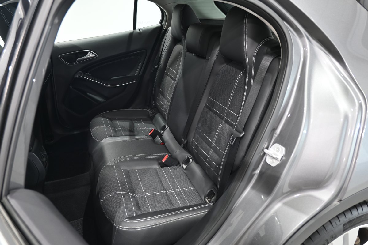 Foto Mercedes-Benz GLA 11