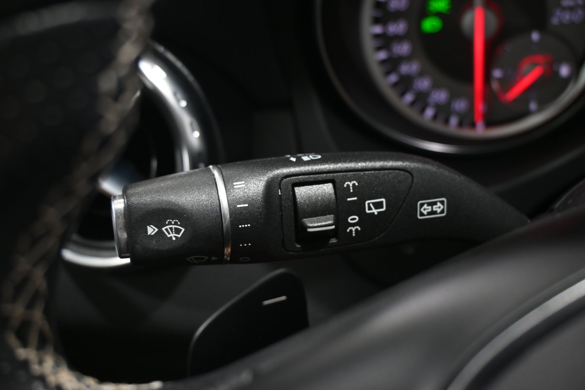Foto Mercedes-Benz GLA 24