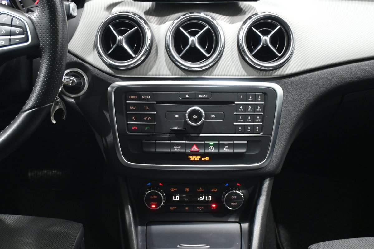 Foto Mercedes-Benz GLA 16