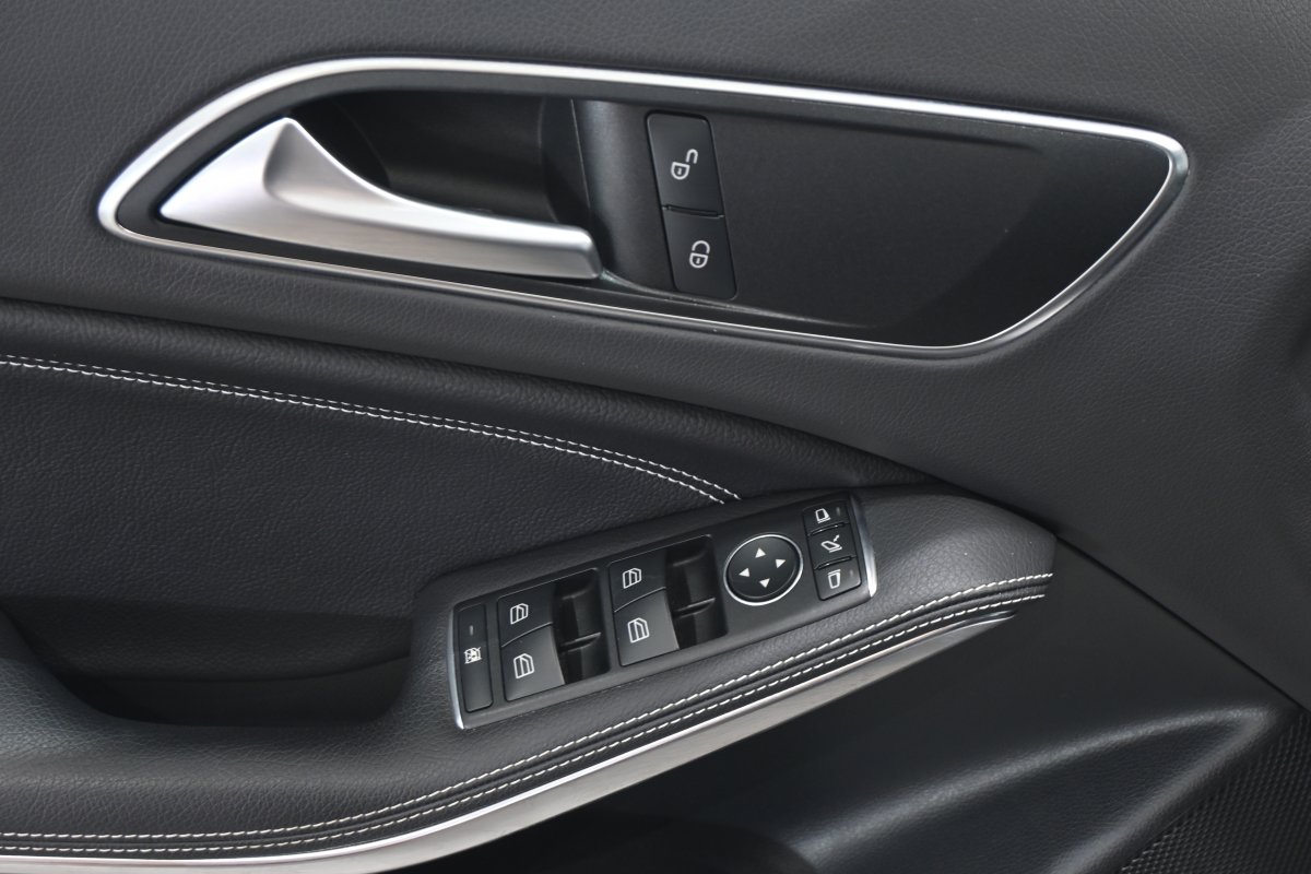 Foto Mercedes-Benz GLA 28