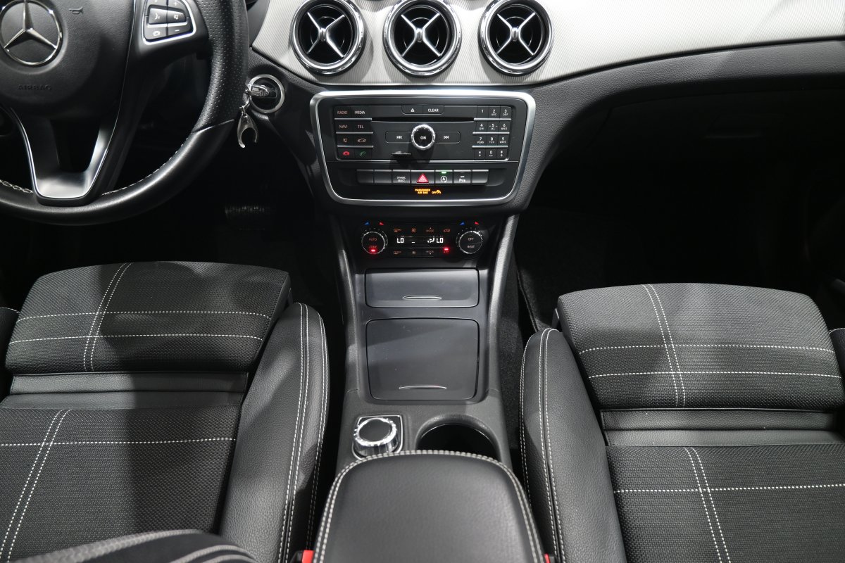 Foto Mercedes-Benz GLA 20