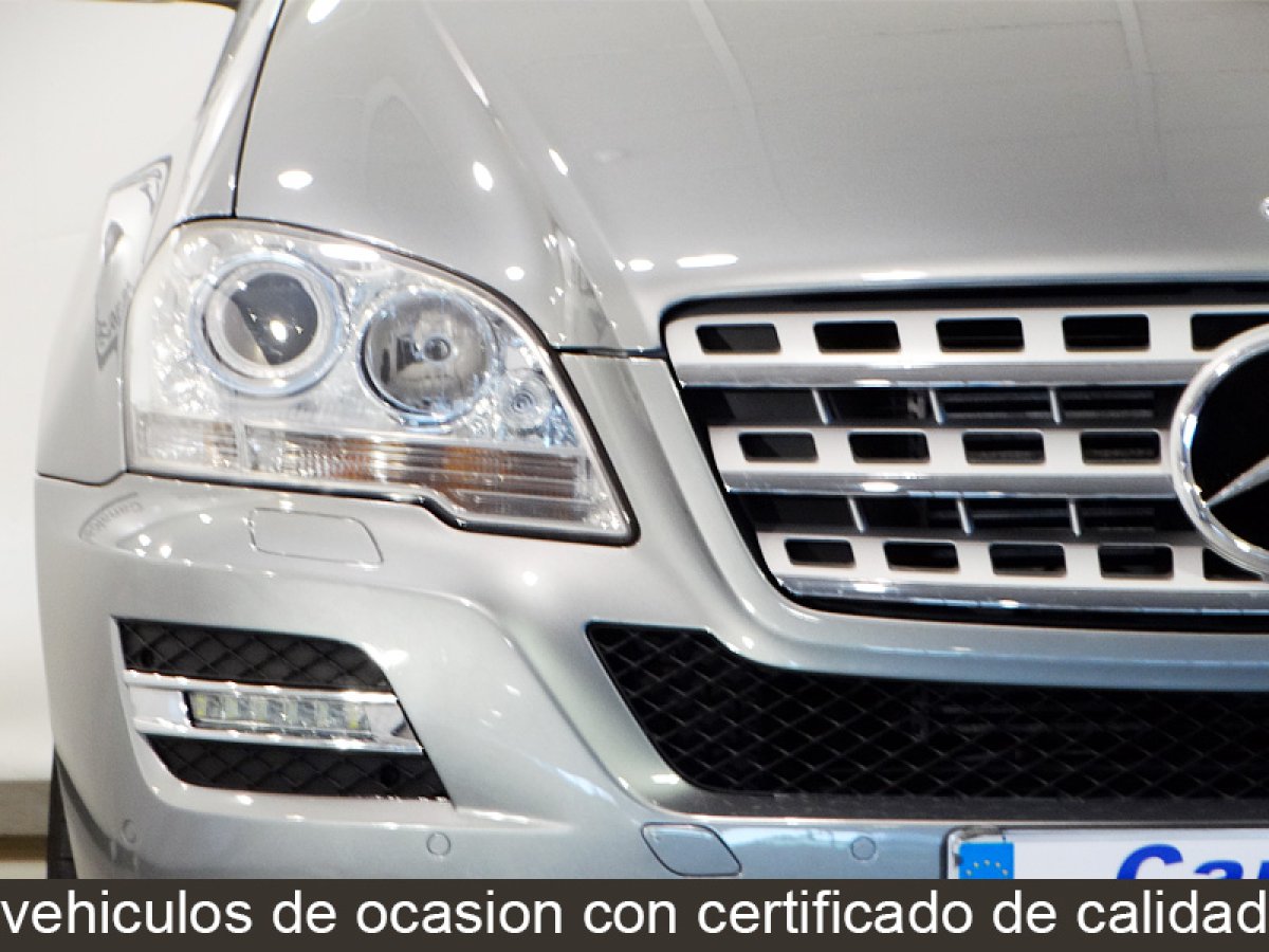 Foto Mercedes-Benz ML 300 12