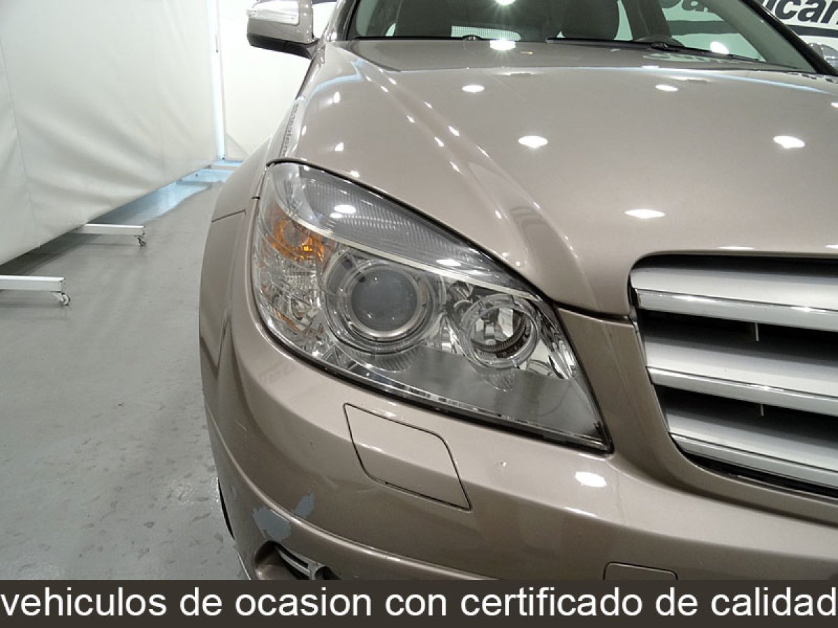 Foto Mercedes-Benz C 200 16
