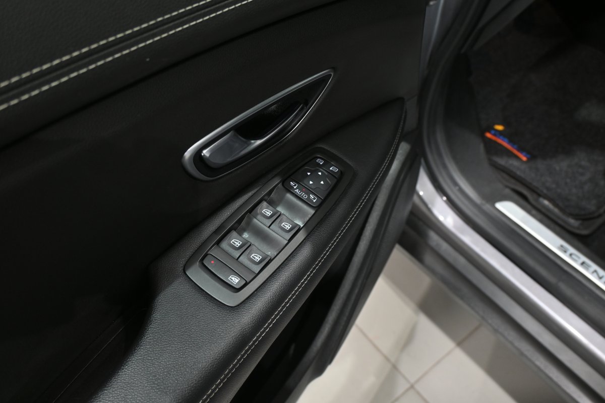 Foto Renault Scenic 30