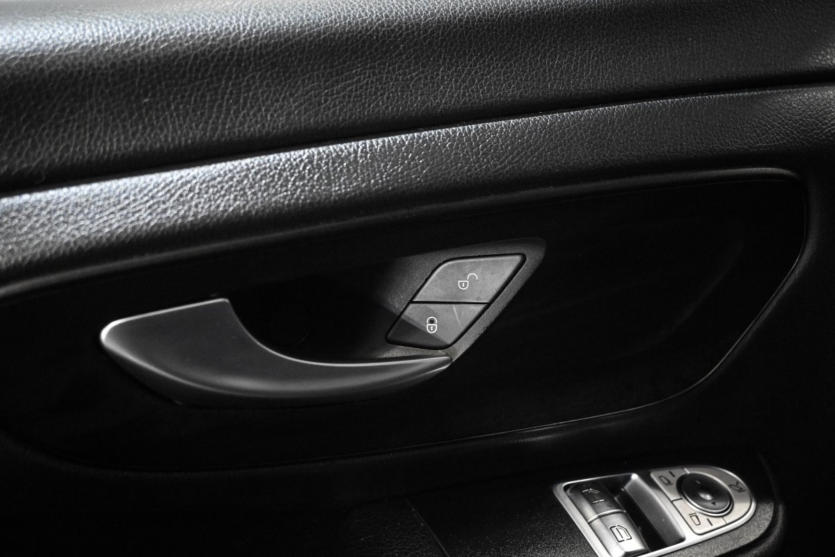 Foto Mercedes-Benz Clase V 31