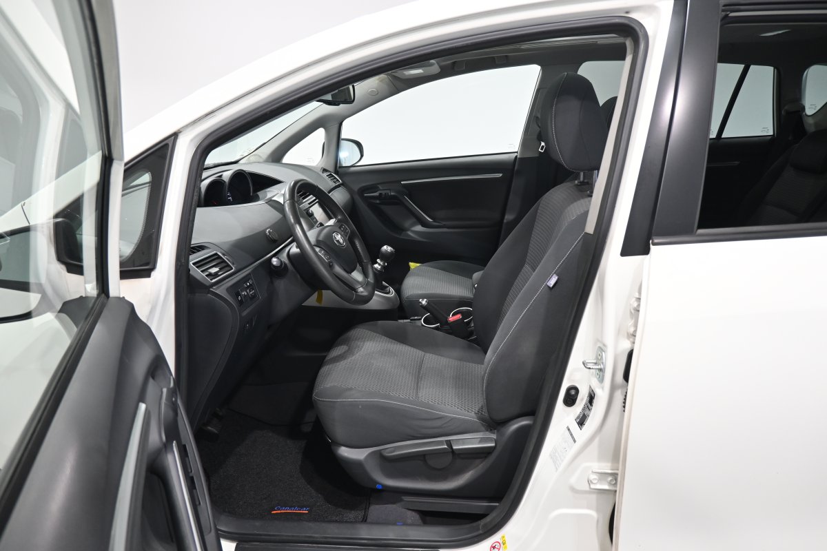 Foto Toyota Verso 10