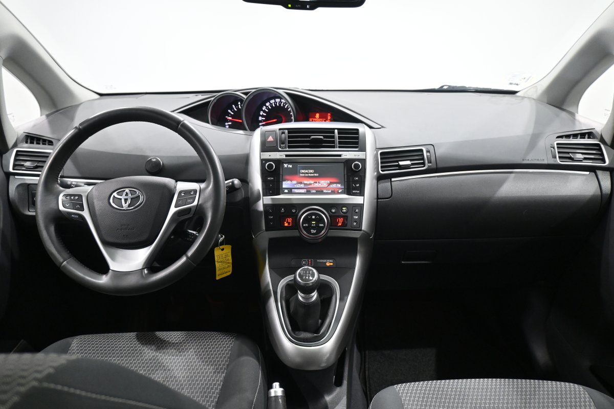 Foto Toyota Verso 17