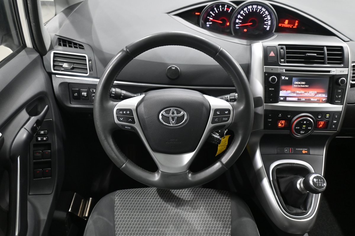 Foto Toyota Verso 18