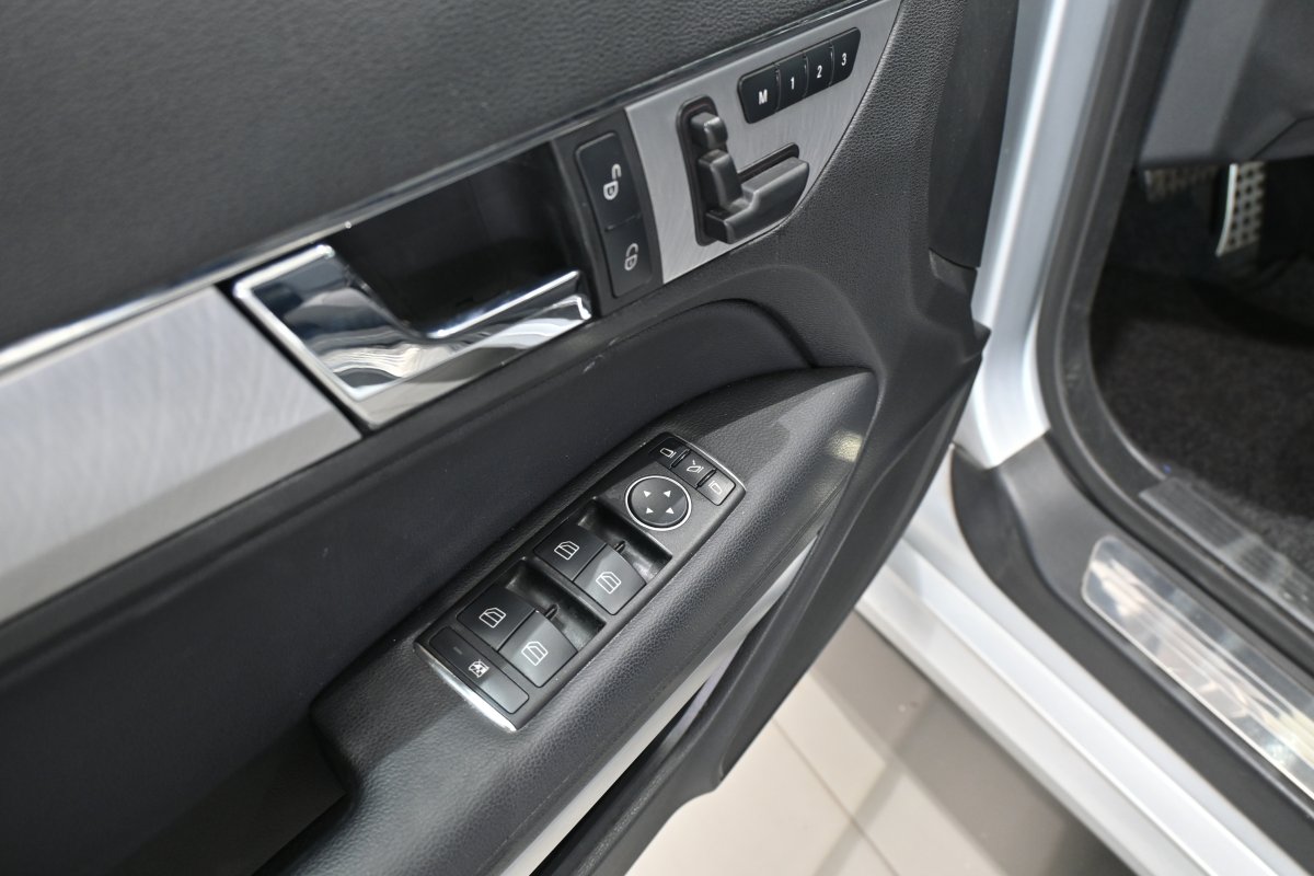 Foto Mercedes-Benz E 28