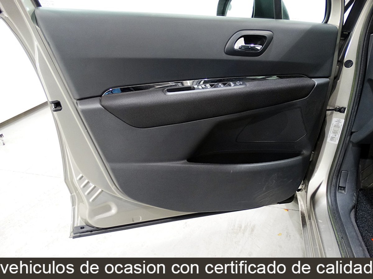 Foto Peugeot 5008 18