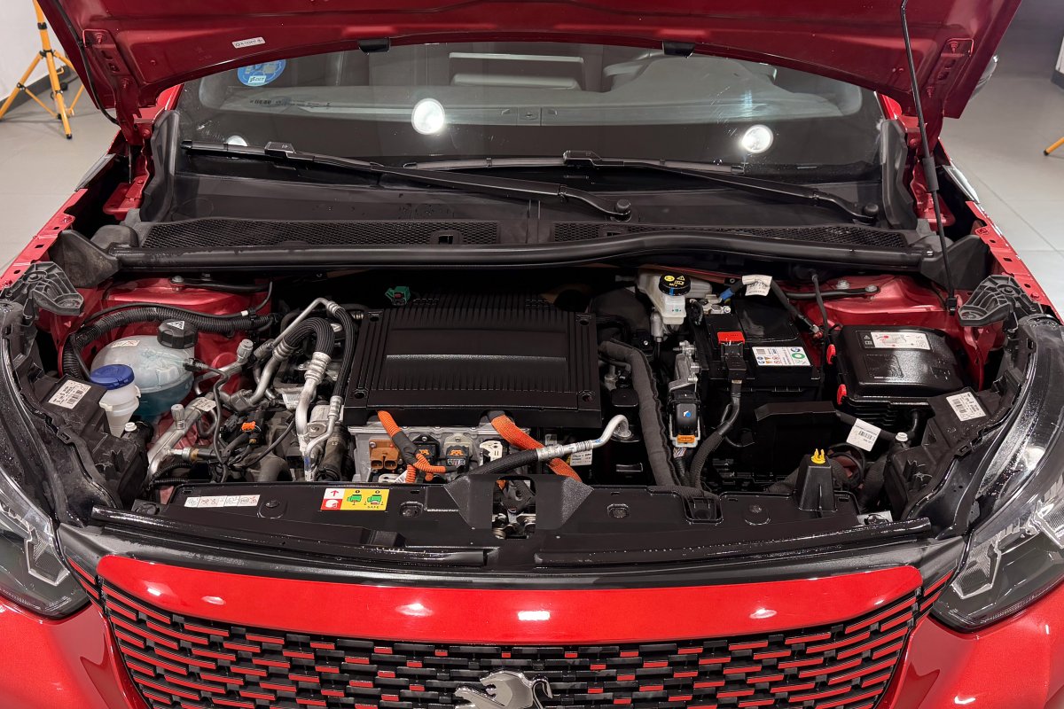 Foto Peugeot e-2008 6