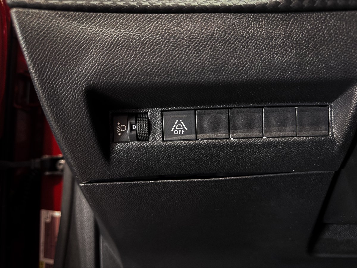 Foto Peugeot e-2008 24