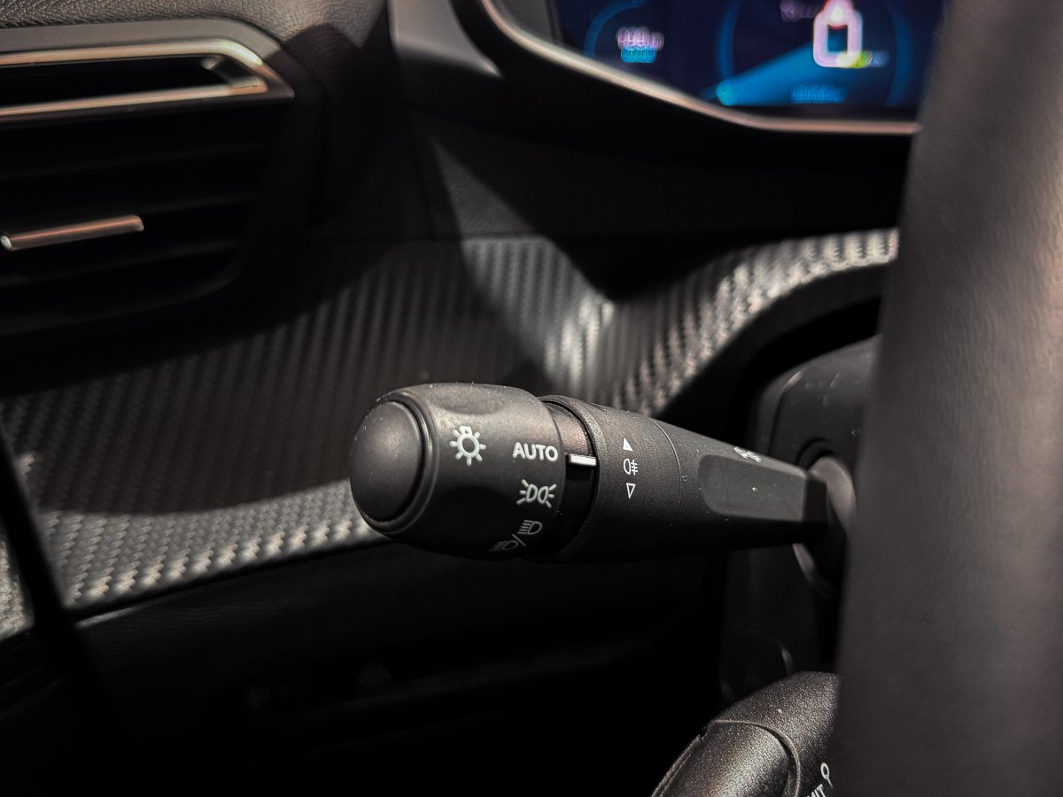 Foto Peugeot e-2008 22