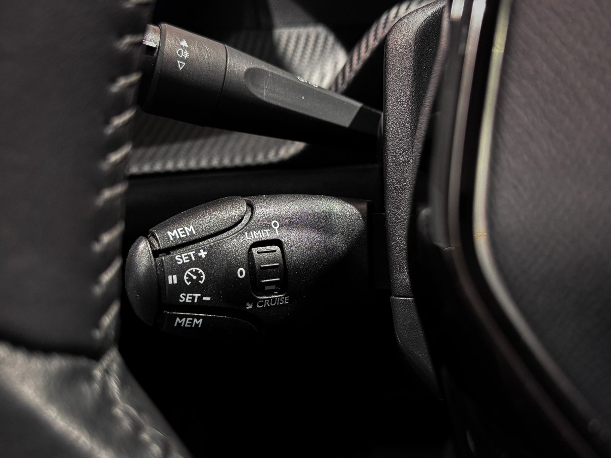 Foto Peugeot e-2008 21