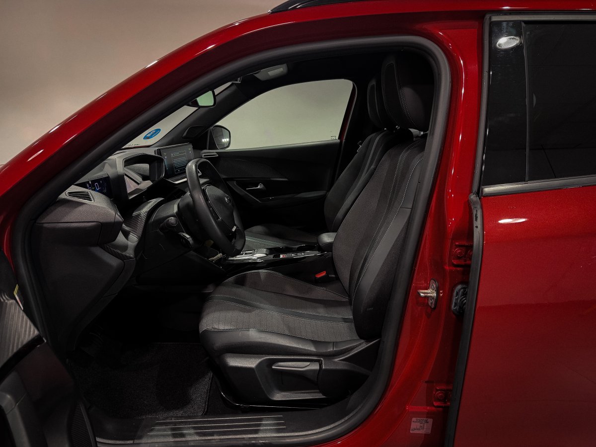 Foto Peugeot e-2008 9