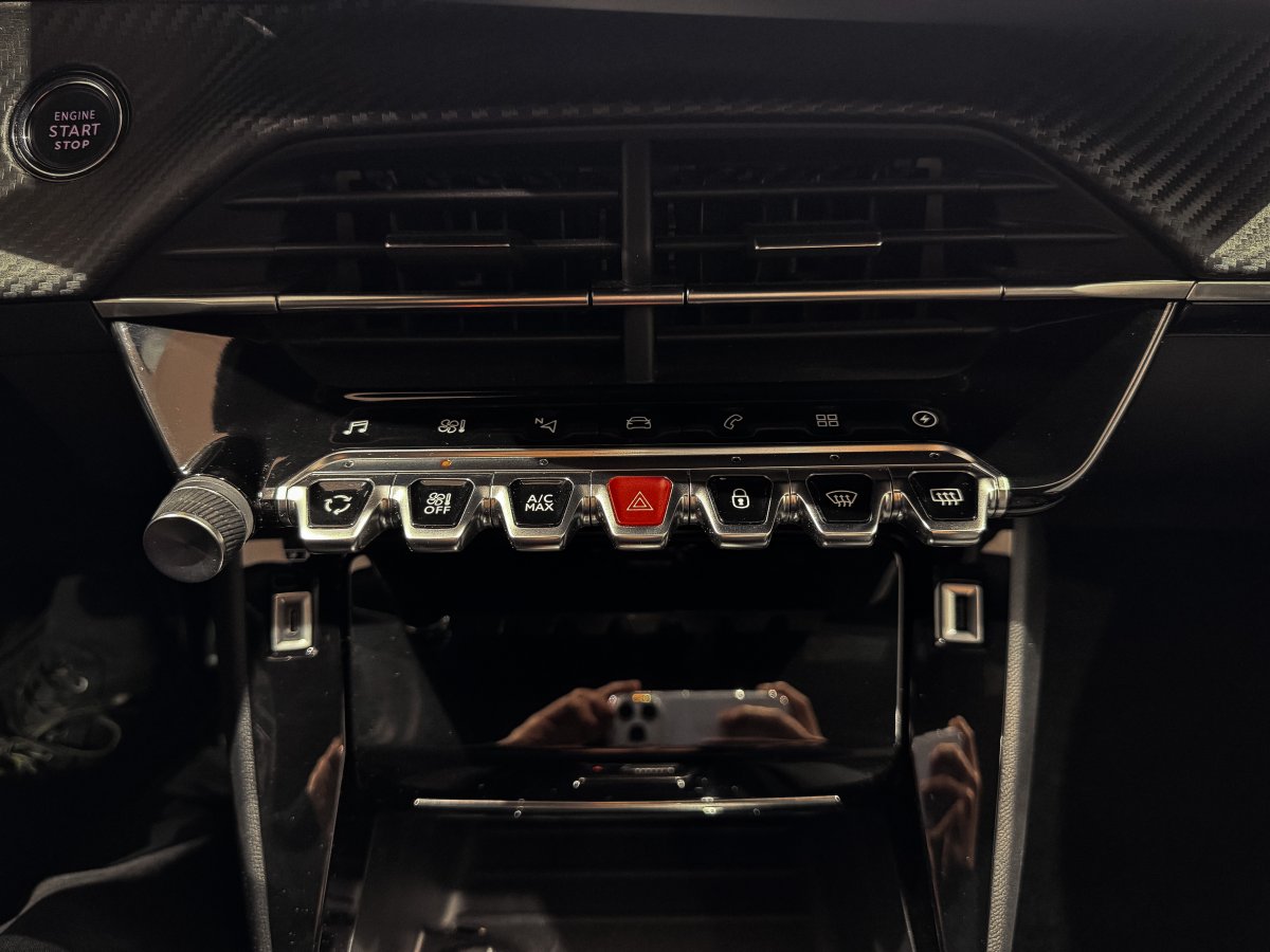 Foto Peugeot e-2008 15