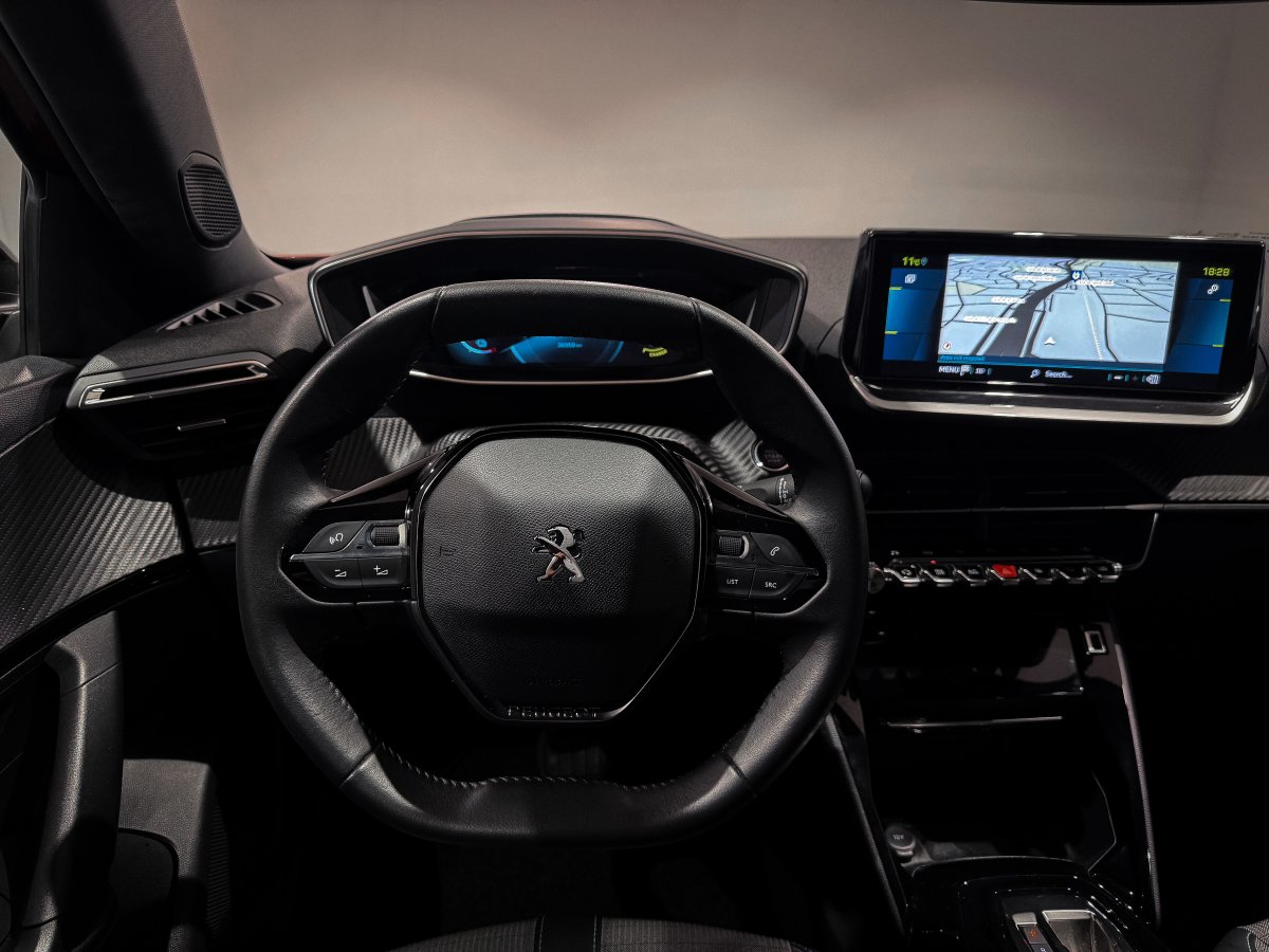 Foto Peugeot e-2008 17