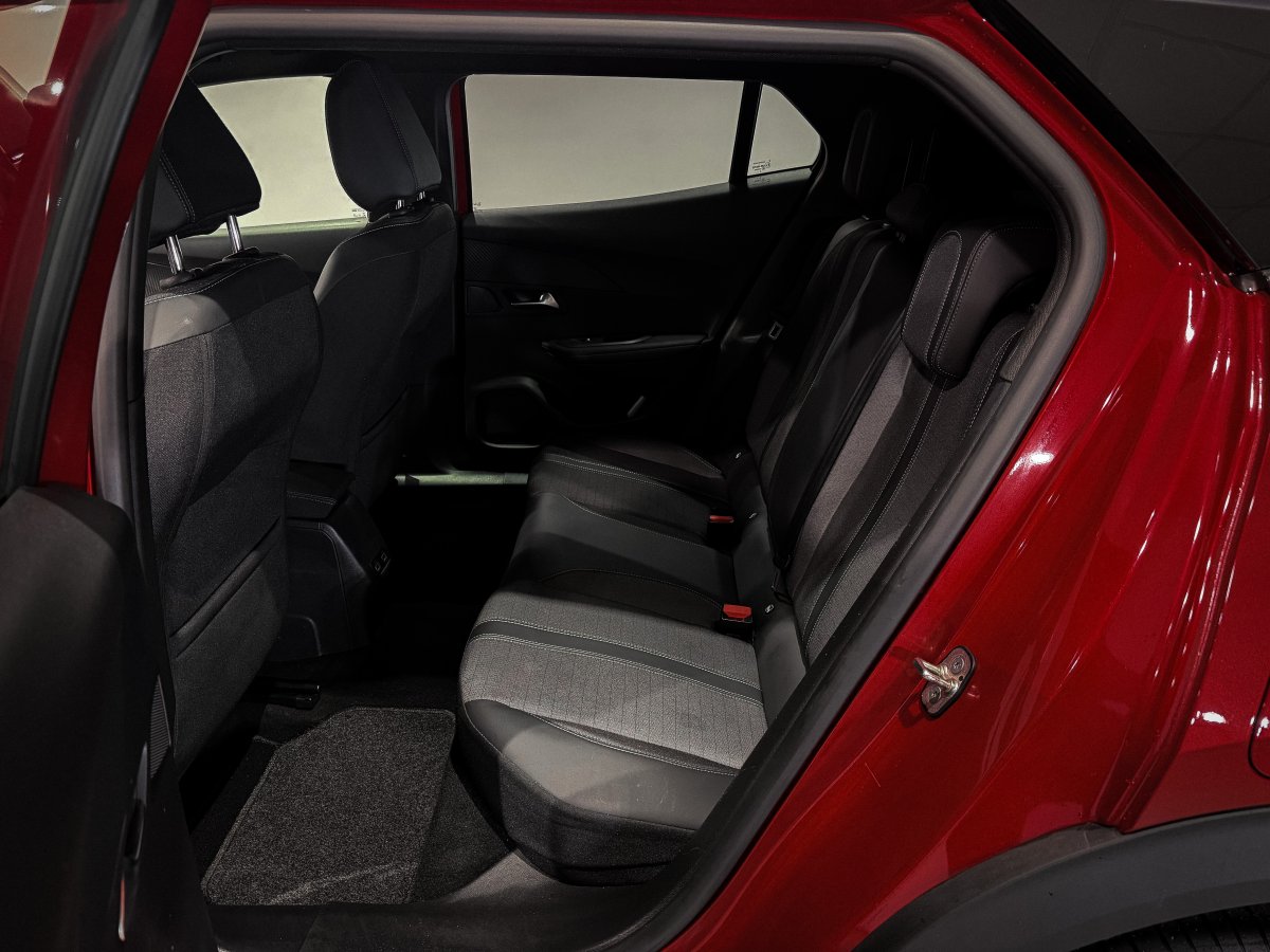 Foto Peugeot e-2008 10