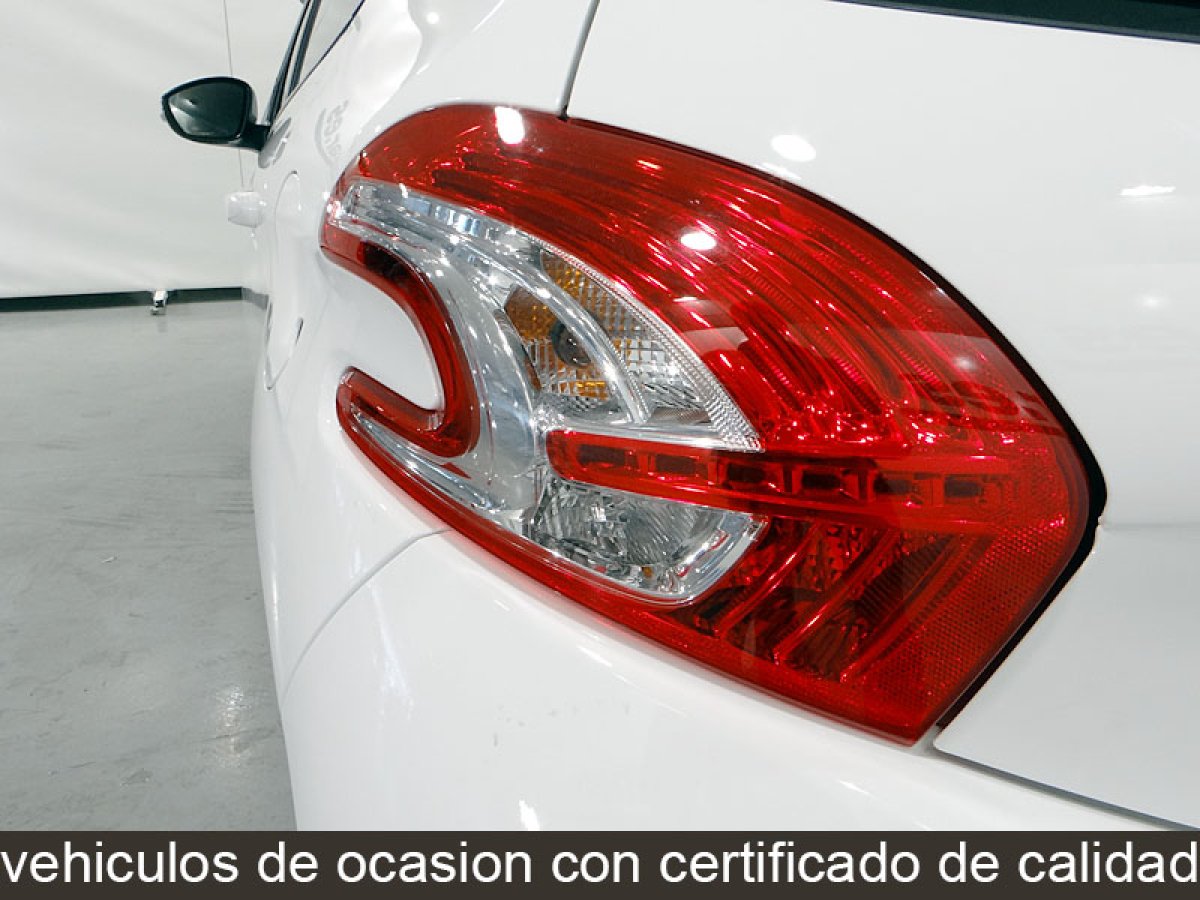 Foto Peugeot 208 16