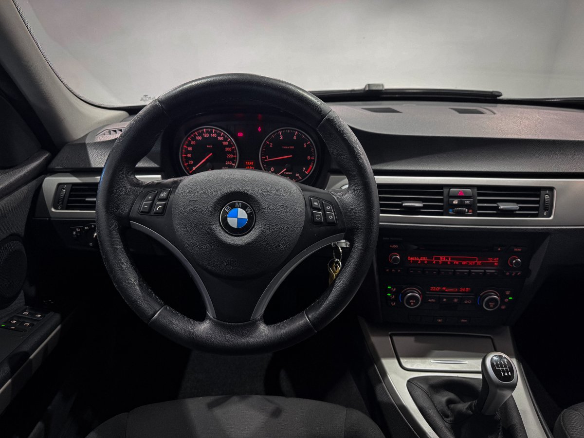 Foto Bmw 318i 18