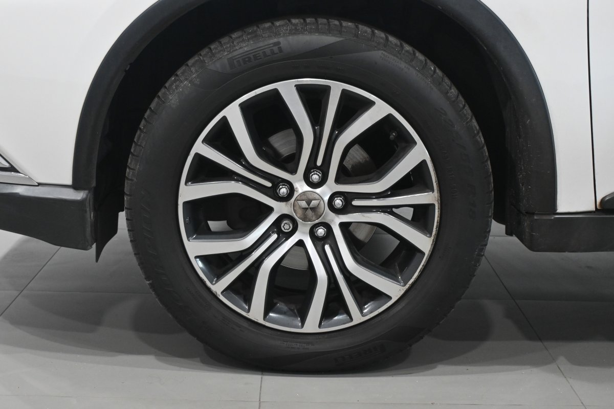 Foto Mitsubishi Outlander 30