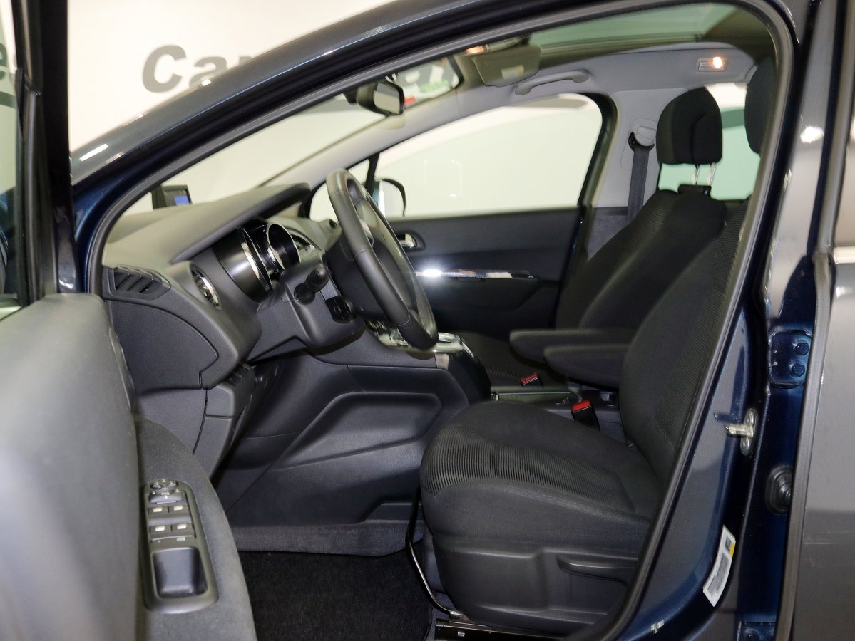 Foto Peugeot 5008 14