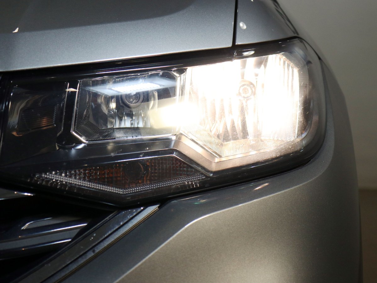 Foto Volkswagen T-Cross 13