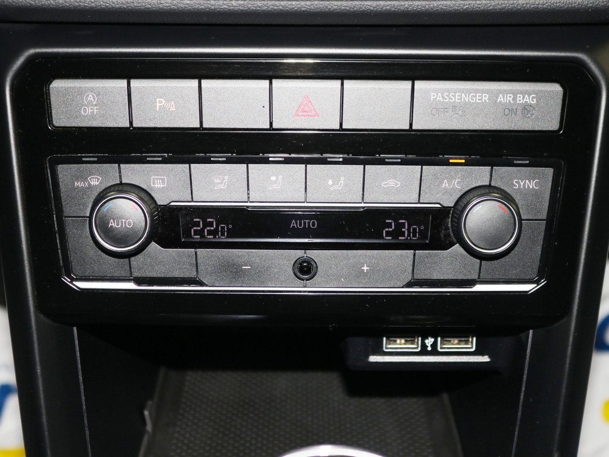 Foto Volkswagen T-Cross 29