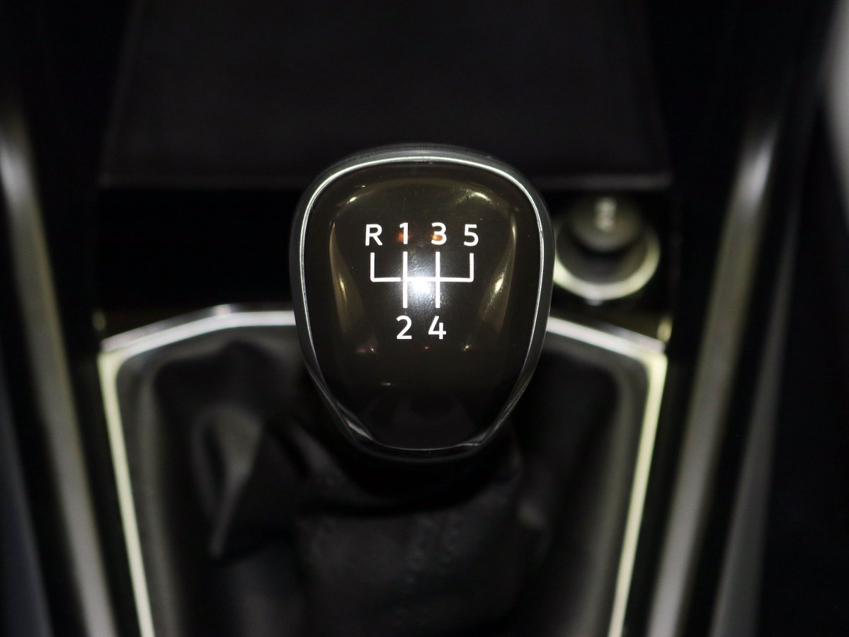 Foto Volkswagen T-Cross 32